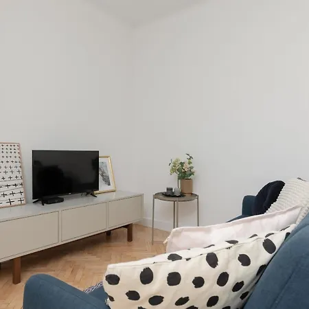 Spacious & Comfortable Rajska With Balcony By Renters Apartment Lodz