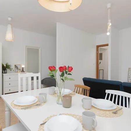 Apartment Spacious & Comfortable Rajska With Balcony By Renters Lodz
