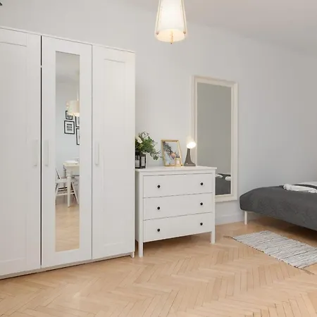 Spacious & Comfortable Rajska With Balcony By Renters Apartment