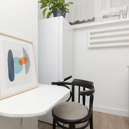 Apartment Spacious & Comfortable Rajska With Balcony By Renters Lodz