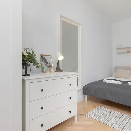 Spacious & Comfortable Rajska With Balcony By Renters *